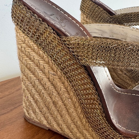 Christian Louboutin - Picture 3 of 7